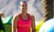 Арина Соболенко удивила свадебной фатой на тренировке в Индиан-Уэллсе. Фото