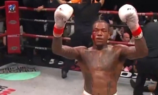 Боксёр побывал в нокдауне и нокаутировал соперника в бою за титул. Видео