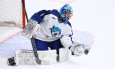 Голкипер «Барыса» добился исторического достижения в КХЛ