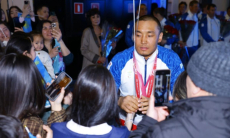 Чемпион Паралимпиады-2026 Ербол Хамитов вернулся в Казахстан и получил квартиру