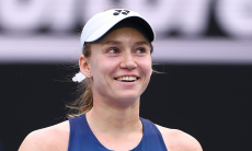 Елену Рыбакину засняли за необычным занятием. Видео