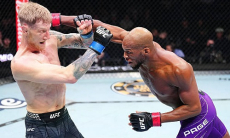 Разгромом завершился бой UFC в весе Шавката Рахмонова