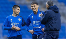 Сборная Казахстана по футболу провела тренировку в полном составе