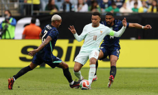 Тремя голами и удалением обернулся матч Бразилия — Франция