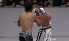 Казахстанец сразился с чемпионом мира