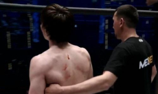 Нокаутом и потасовкой закончился бой казахстанца в ММА. Видео