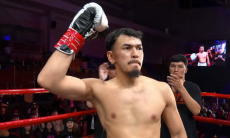 Непобежденный боксер из Казахстана завоевал титул WBA
