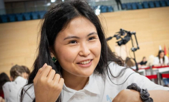 Асаубаева победила вторую шахматистку мира и вышла в лидеры