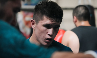 Торехан Сабырхан вышел на ринг против чемпиона Азии из Узбекистана. Видео