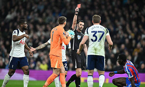 Клуб АПЛ остался без болельщиков во время матча. Фото