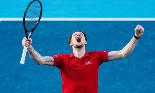 Александр Бублик обыграл первую ракетку России. Видео