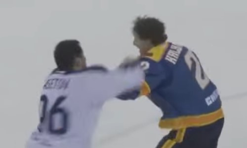 Алихан Асетов избил хоккеиста китайского клуба во время матча КХЛ. Видео