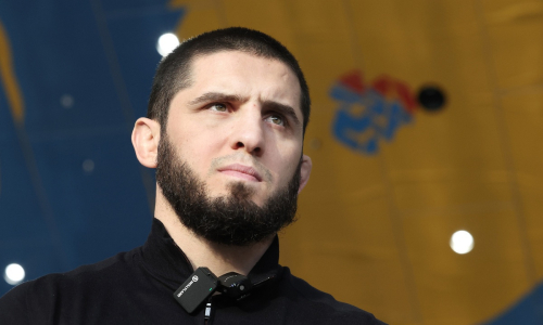Исламу Махачеву предрекли проблемы с непобежденным соперником в UFC