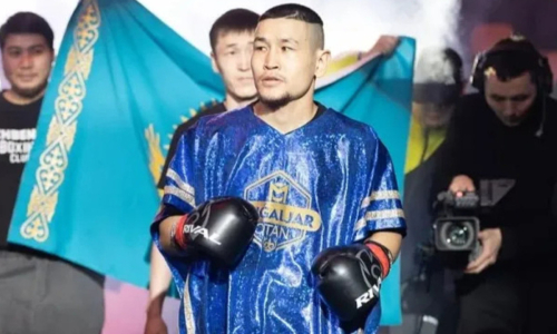 Боксер из Казахстана прошел взвешивание перед титульным боем с чемпионом мира