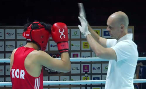 Казахстанский боксёр за минуту нокаутировал соперника на турнире World Boxing. Видео