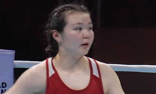 Казахстан добился уверенной победы с нокдауном на историческом турнире по боксу