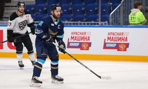 Хоккеист сборной Казахстана помог победить клубу в полуфинале европейского турнира