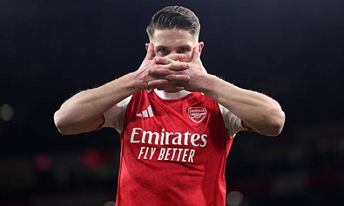 «Арсенал» забил на 89-й и 97-й минутах и оторвался на десять очков от «Манчестер Сити»