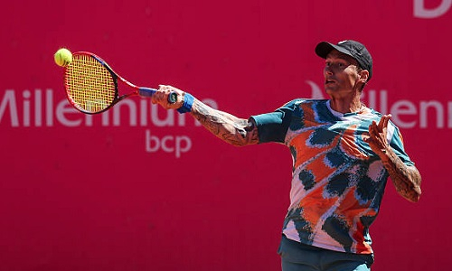 Казахстанский теннисист с победы стартовал на турнире в Испании