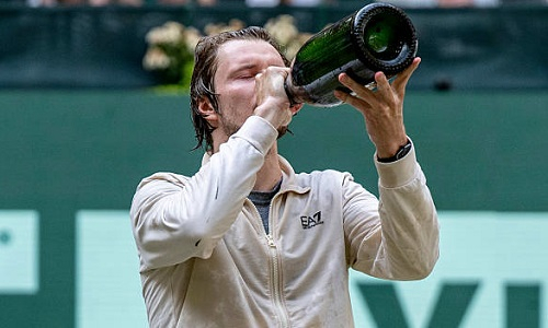 Александр Бублик рассказал о гулянке за день до матча с лучшим теннисистом мира