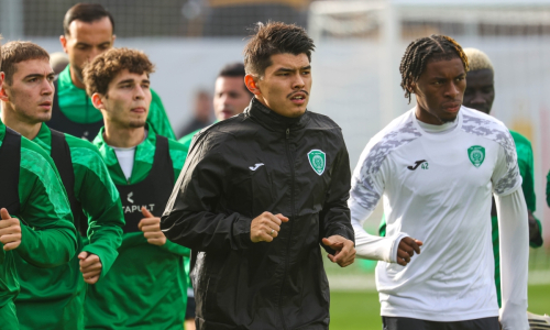 Стала известна позиция Черчесова по будущему Кенжебека в «Ахмате» 