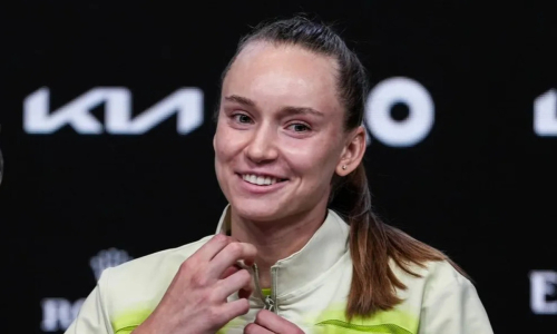 Вопросы десятилетнего фаната вызвали улыбку у Елены Рыбакиной. Видео