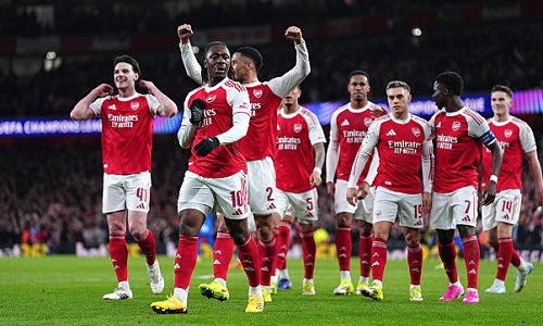 «Арсенал» победил «Байер» и вышел в четвертьфинал Лиги Чемпионов