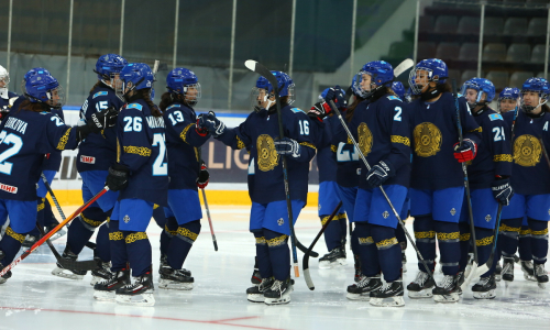 Женская сборная Казахстана по хоккею начала подготовку к чемпионату мира. Известен состав