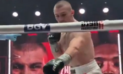 Лишивший Казахстан «золота» Олимпиады боксер нокаутом дебютировал в профи. Видео