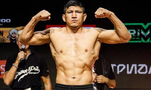 Куат Хамитов выбрал легенду UFC для дебюта в «кулачке»