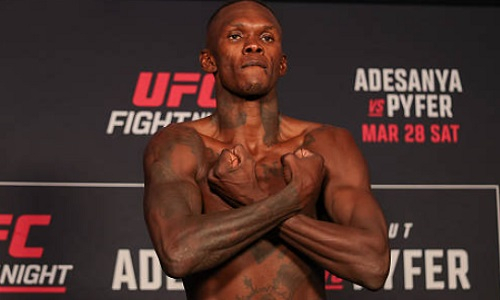 Адесанья и Пайфер прошли взвешивание перед боем UFC. Видео