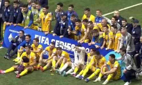 Видео награждения сборной Казахстана за победу на историческом турнире ФИФА