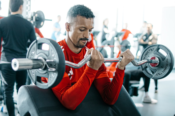 Слухи о мировых звёздах, скандал с директором и разгромы на сборах. Чем запомнилось межсезонье «Актобе»