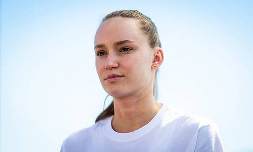 Елена Рыбакина оказалась в неловкой ситуации после победы на турнире в США. Видео