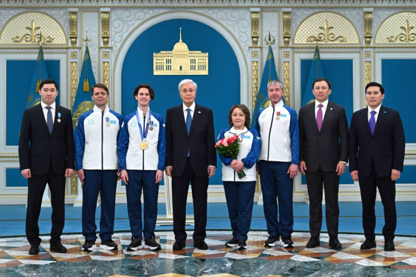 Квартиры, автомобили и авторский ковёр. Чем отблагодарили Михаила Шайдорова за «золото» Олимпиады