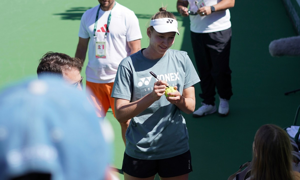 Появилось видео с тренировки Елены Рыбакиной перед стартом на крупном турнире