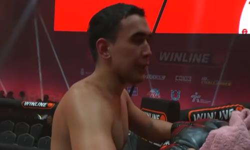 Видео отказа казахстанского боксёра от продолжения боя с непобеждённым россиянином