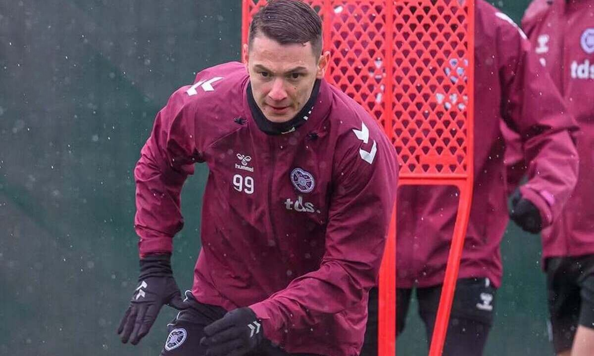 «Хартс» объявил решение по Исламу Чеснокову