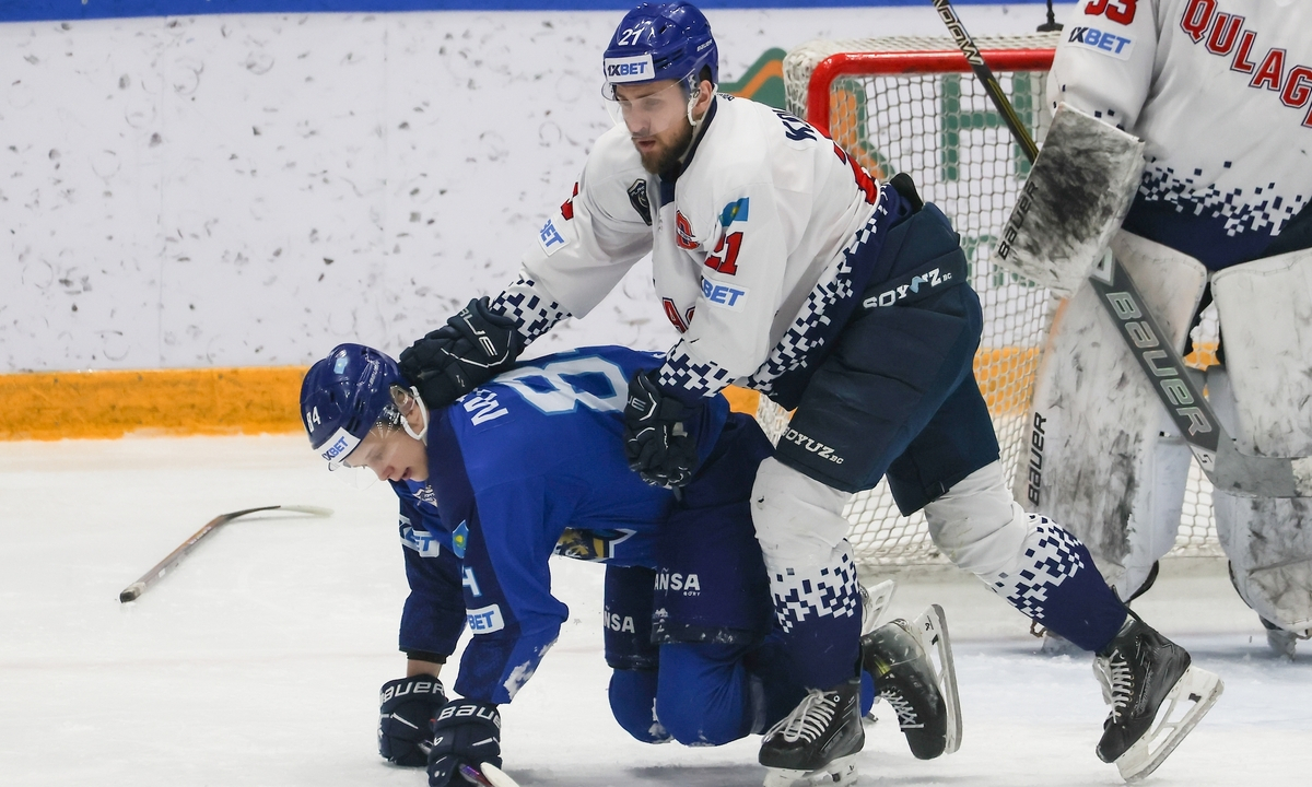 Три шайбы решили исход полуфинального матча чемпионата Казахстана