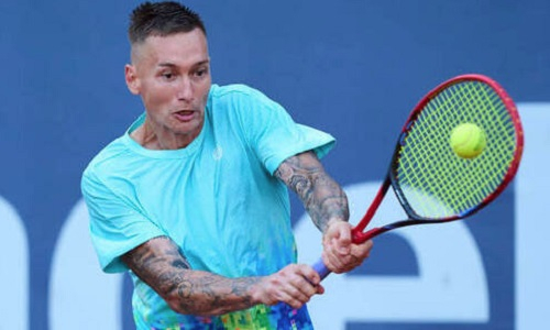 Казахстанский теннисист неожиданно проиграл на турнире в Испании