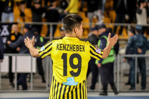 Кенжебек застрял в запасе «Ахмата» после мощной осени в КПЛ. Где в Казахстане Галымжан может перезапустить карьеру уже летом?