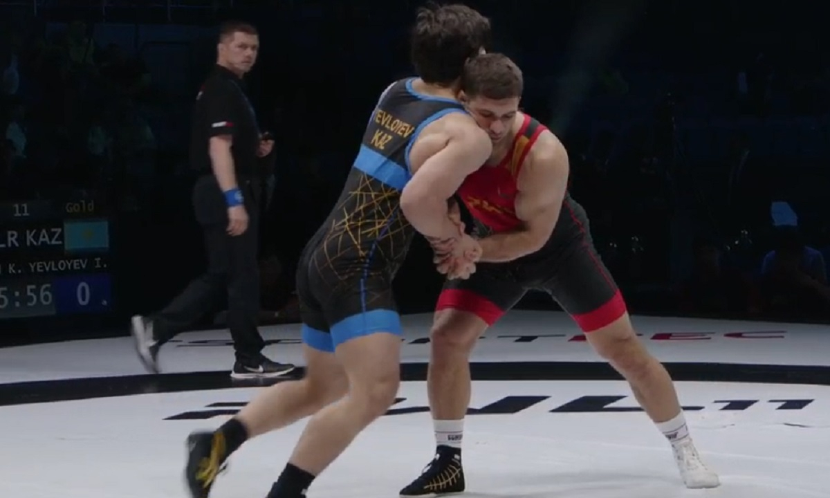 Чемпион мира по борьбе из Казахстана проиграл в Узбекистане