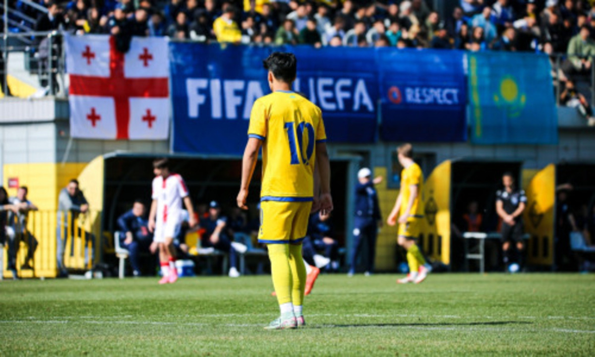 Казахстан со счетом 2:6 проиграл Грузии в футбольном матче