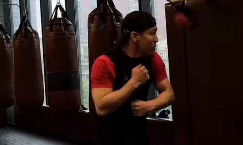 Батыр Джукембаев опубликовал новое видео перед боем в Узбекистане