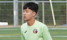 «Хоть квартиру продай, но увези его в Европу». Отец футболиста «Барселоны» из Казахстана сделал признание