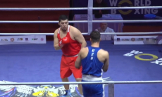 Айбек Оралбай победил казаха из Узбекистана на ЧА-2026 по боксу