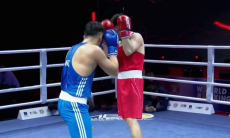 Видео победы Нурбека Оралбая с нокдауном в полуфинале ЧА-2026