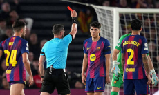 Судью матча «Барселона» — «Атлетико» отстранили от работы в Лиге Чемпионов
