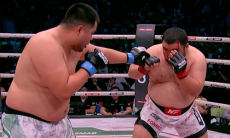 Казахстанский супертяж устроил зарубу с двумя нокдаунами