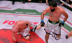 Видео нокаута казахстанца перед гонгом в бою за титул